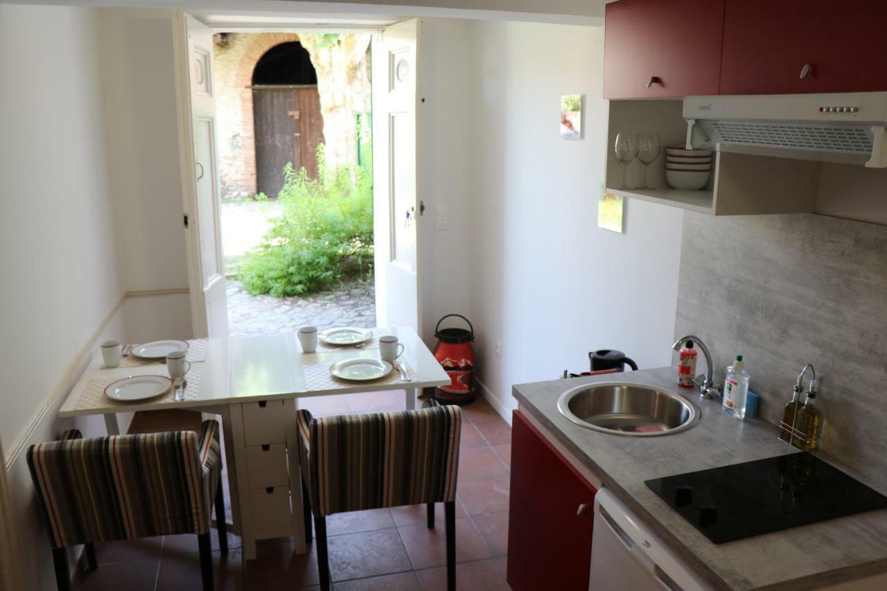 Au Coeur Du Village Avec Terrasse Et Parking Proche De Pamiers Apartment *