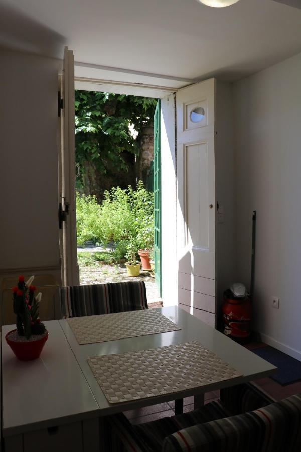 Au Coeur Du Village Avec Terrasse Et Parking Proche De Pamiers Appartement *